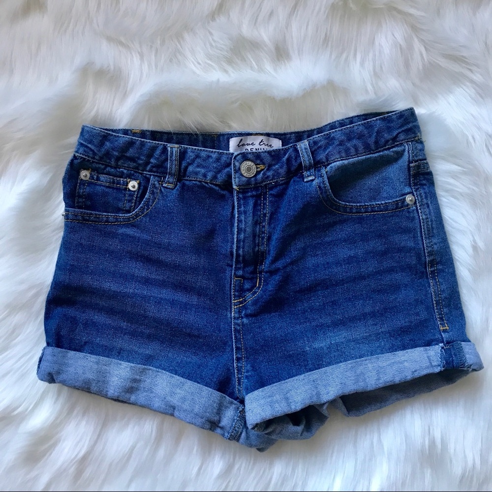 NWOT Stretchy jean shorts size medium
